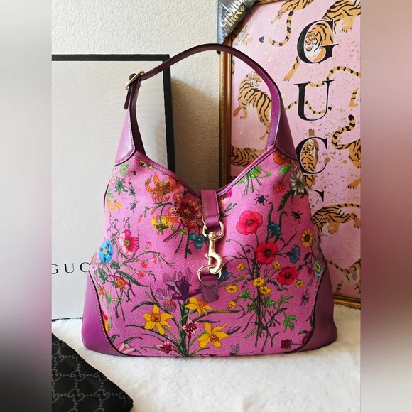 Tatiisah Is Live‼️Like & Share this listing to be notified when I go live - Picture 7 of 11